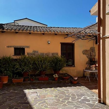 Sardegna: Mare E Montagna Iun R0346 Apartman Oliena Kültér fotó